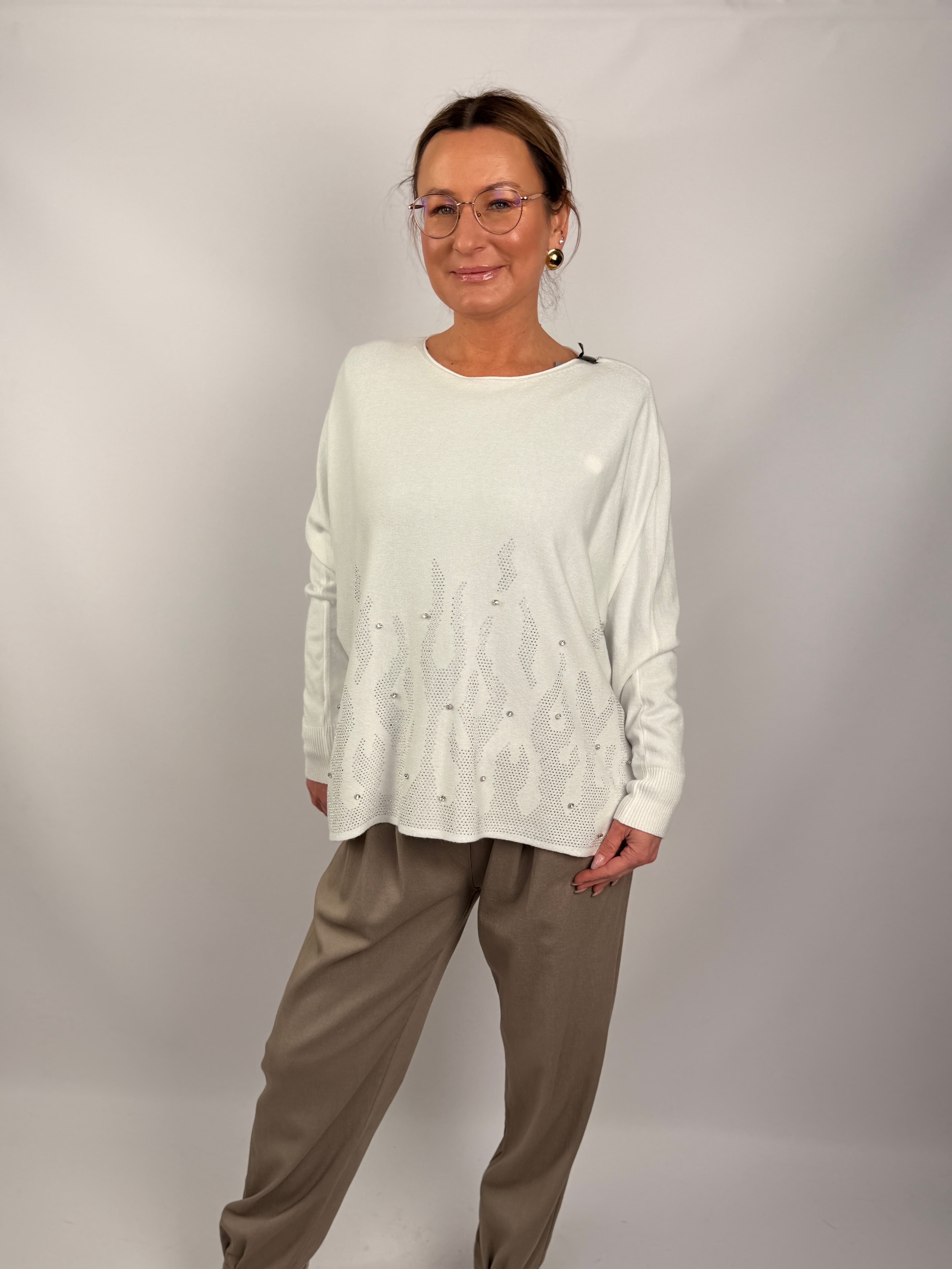 Sweter z cyrkoniami na dole