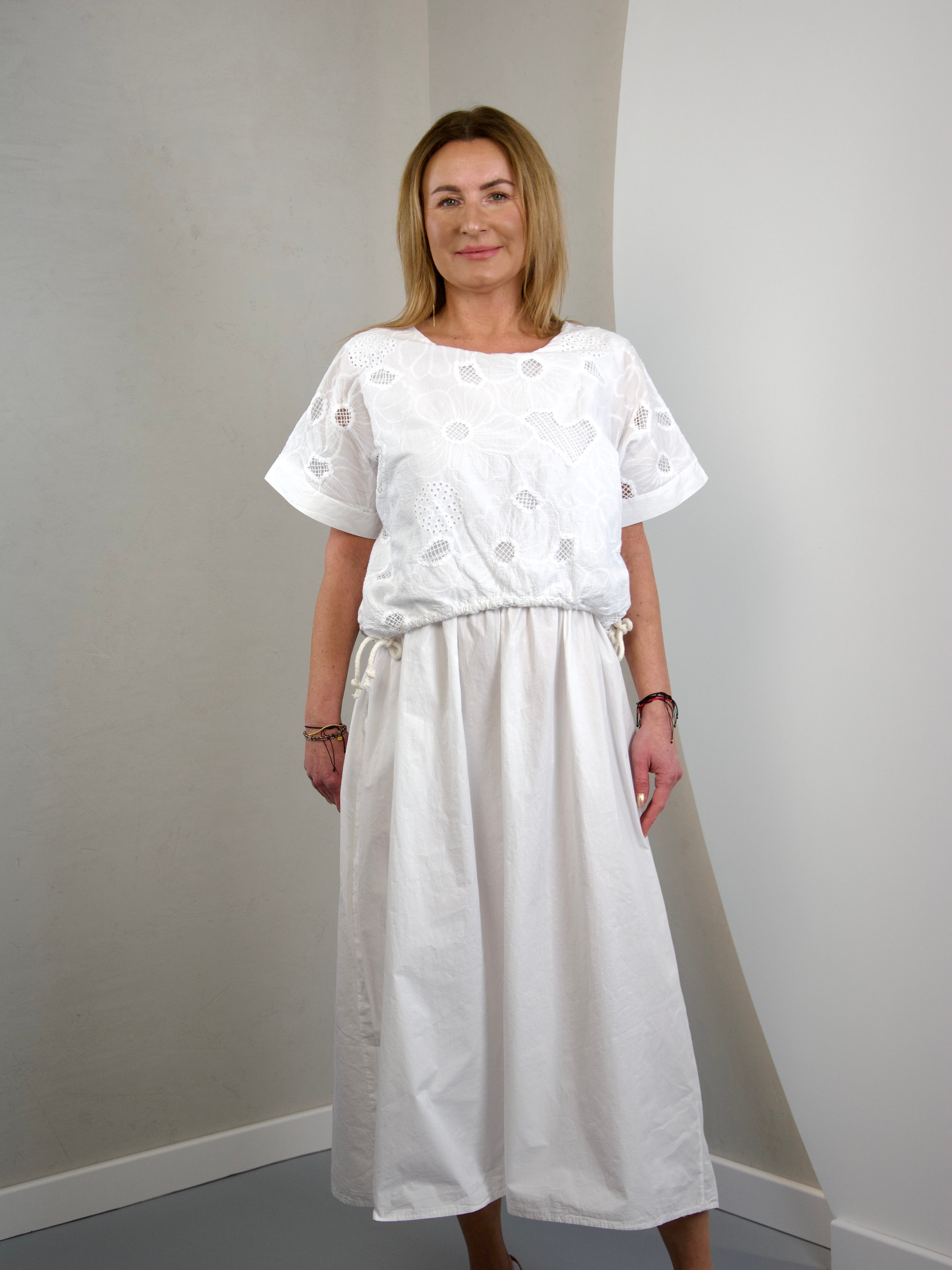 Dress with sewn-in flowers