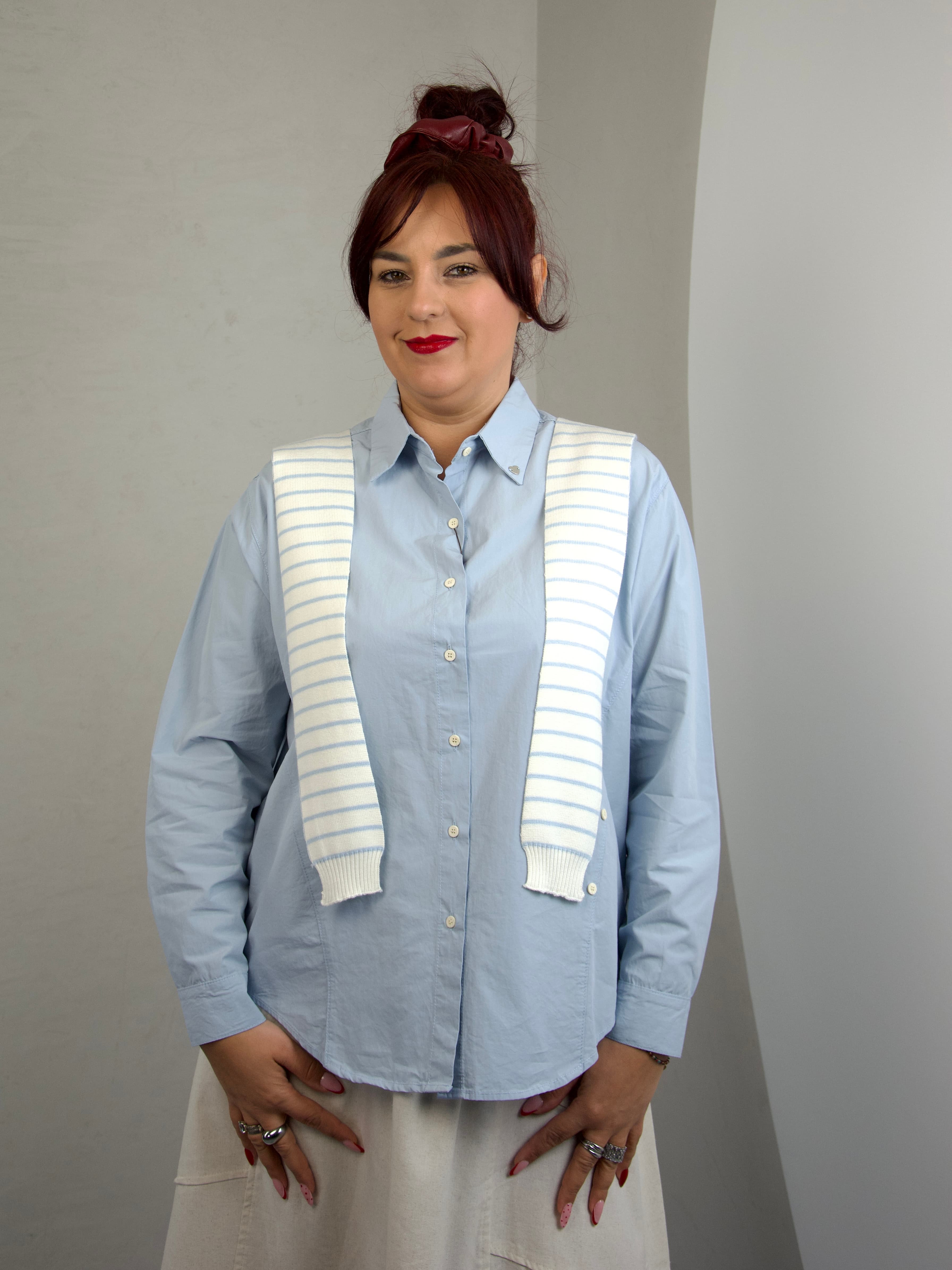 Koszula z dzianinową narzutką