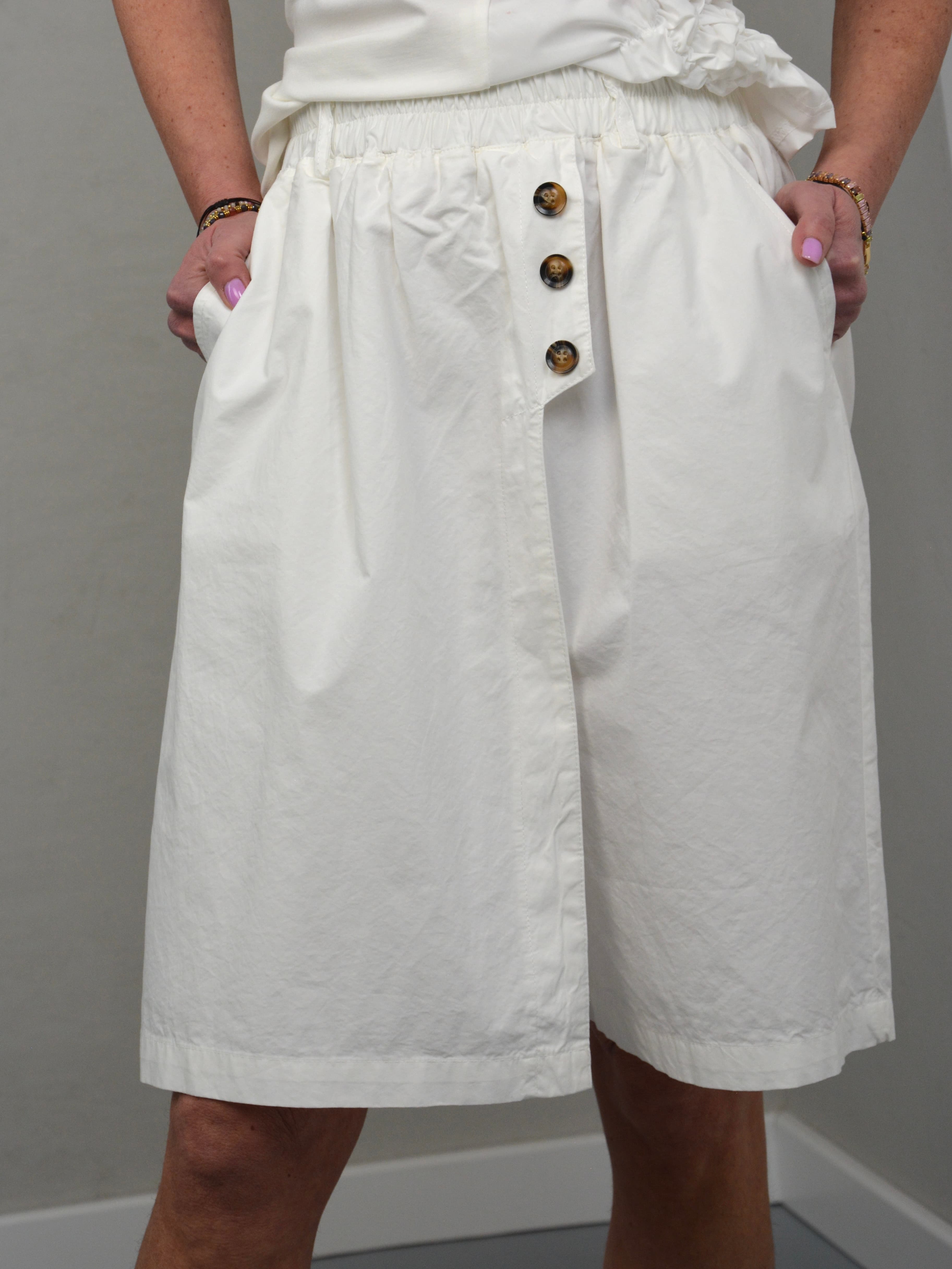 Krótkie spodenki z guzikami