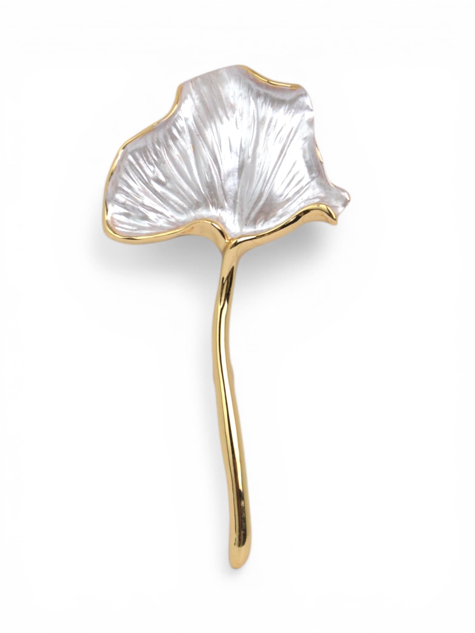 Broszka liść biały