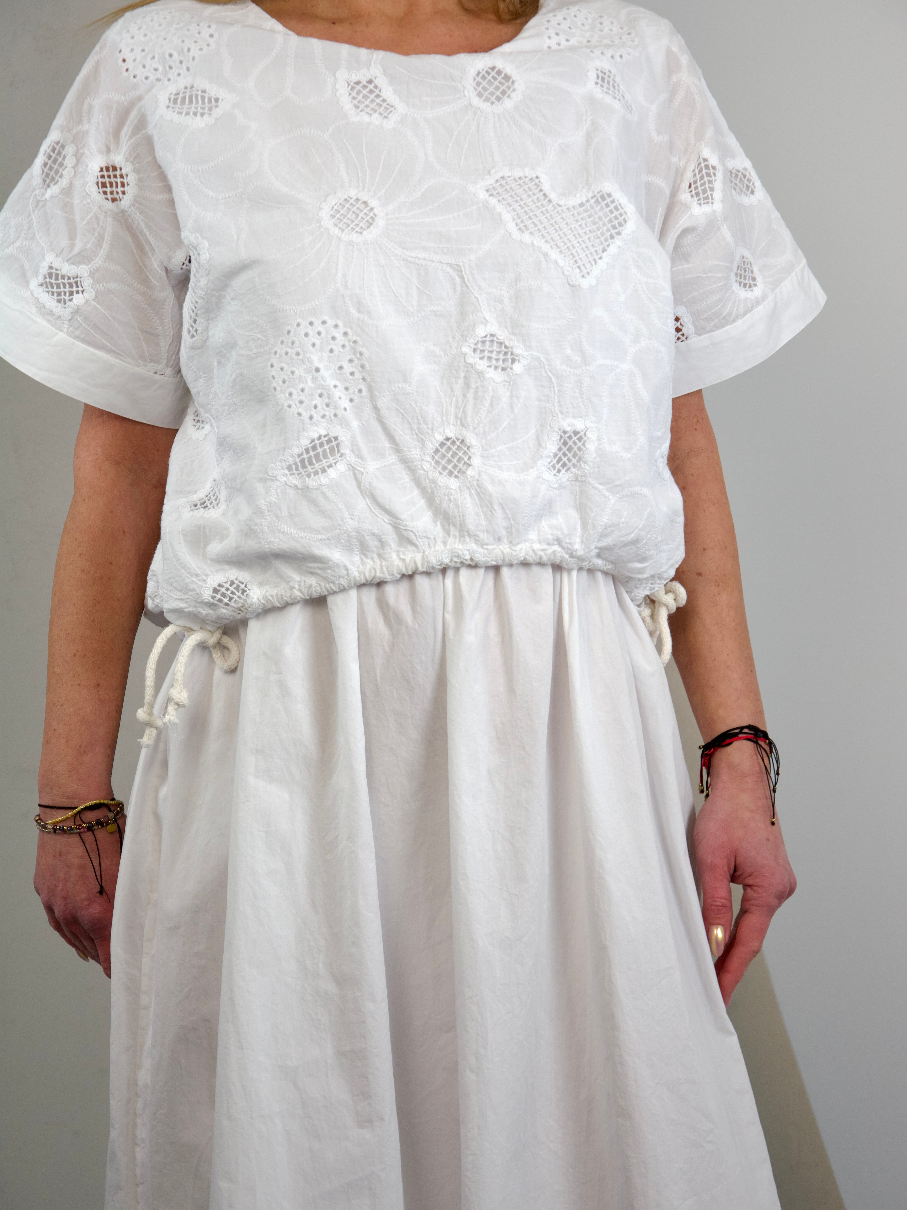 Dress with sewn-in flowers