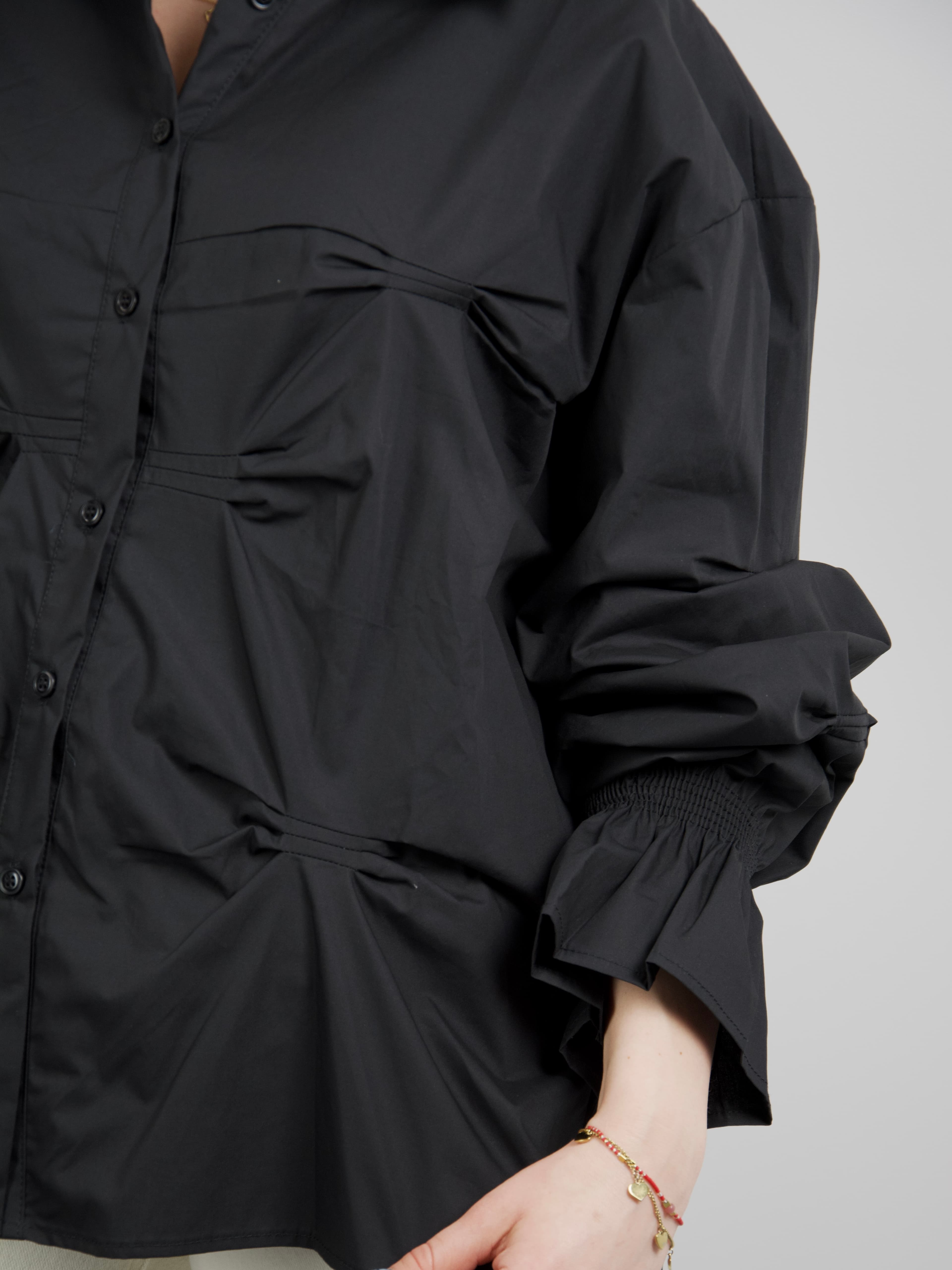 Shirt with elastic cuffs