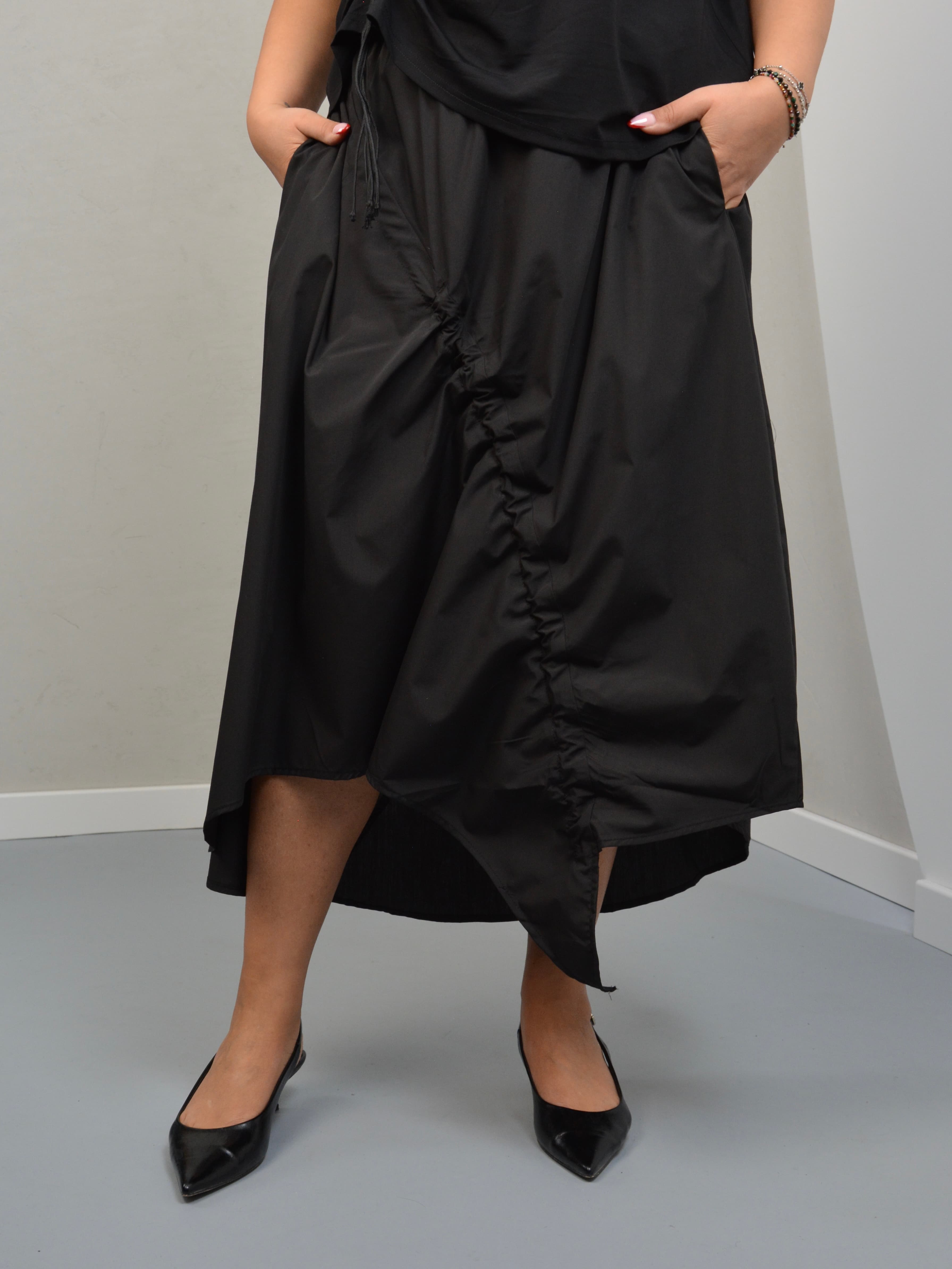 Spódnica z nieregularnym dołem