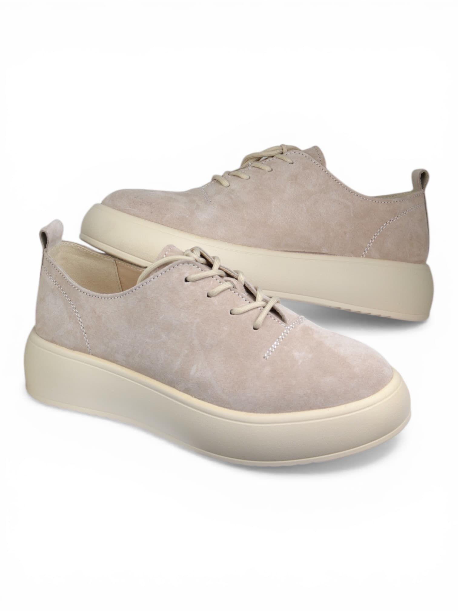 Buty zamszowe na grubej podeszwie