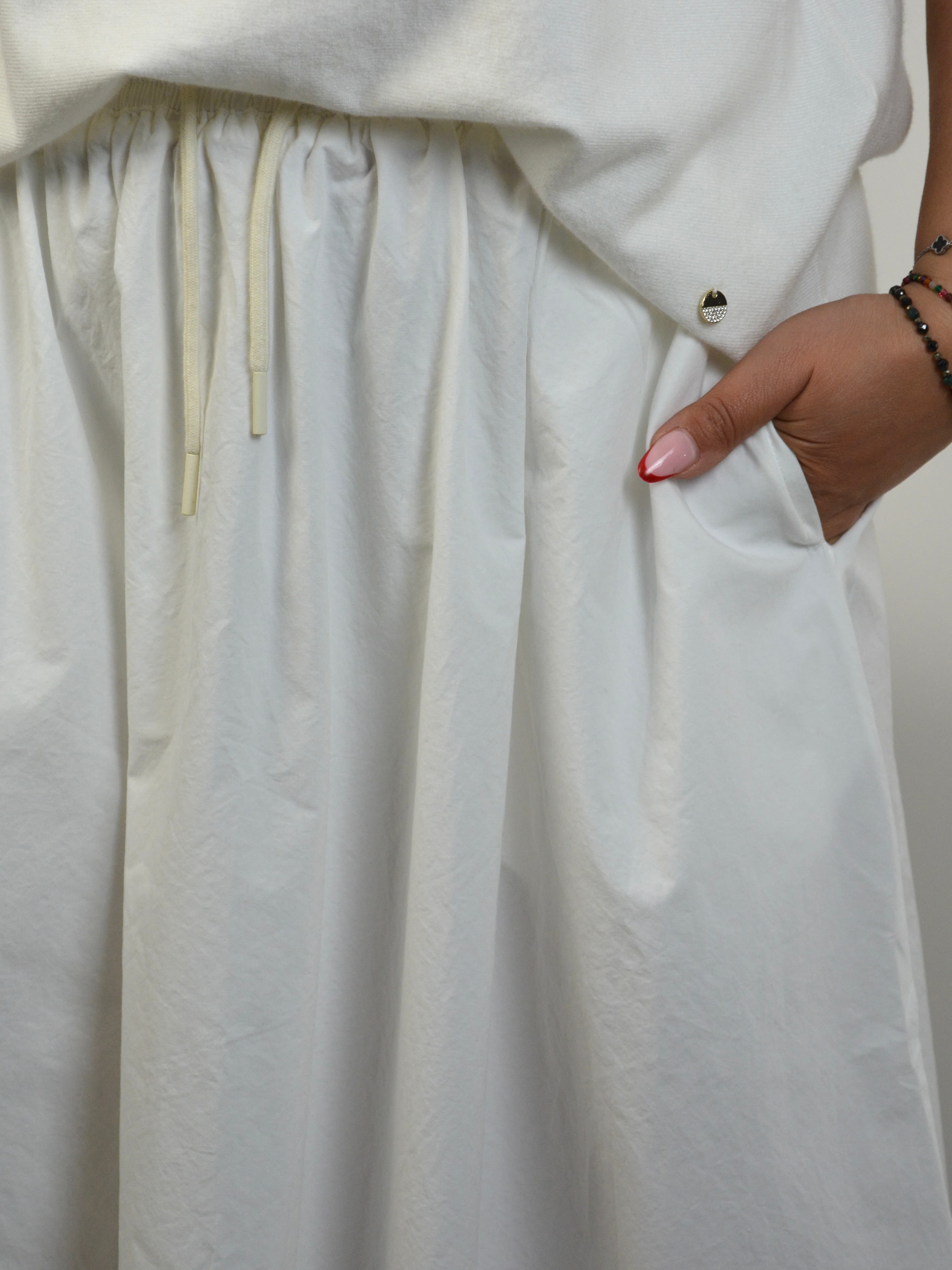 Spódnica z przeszyciami na dole