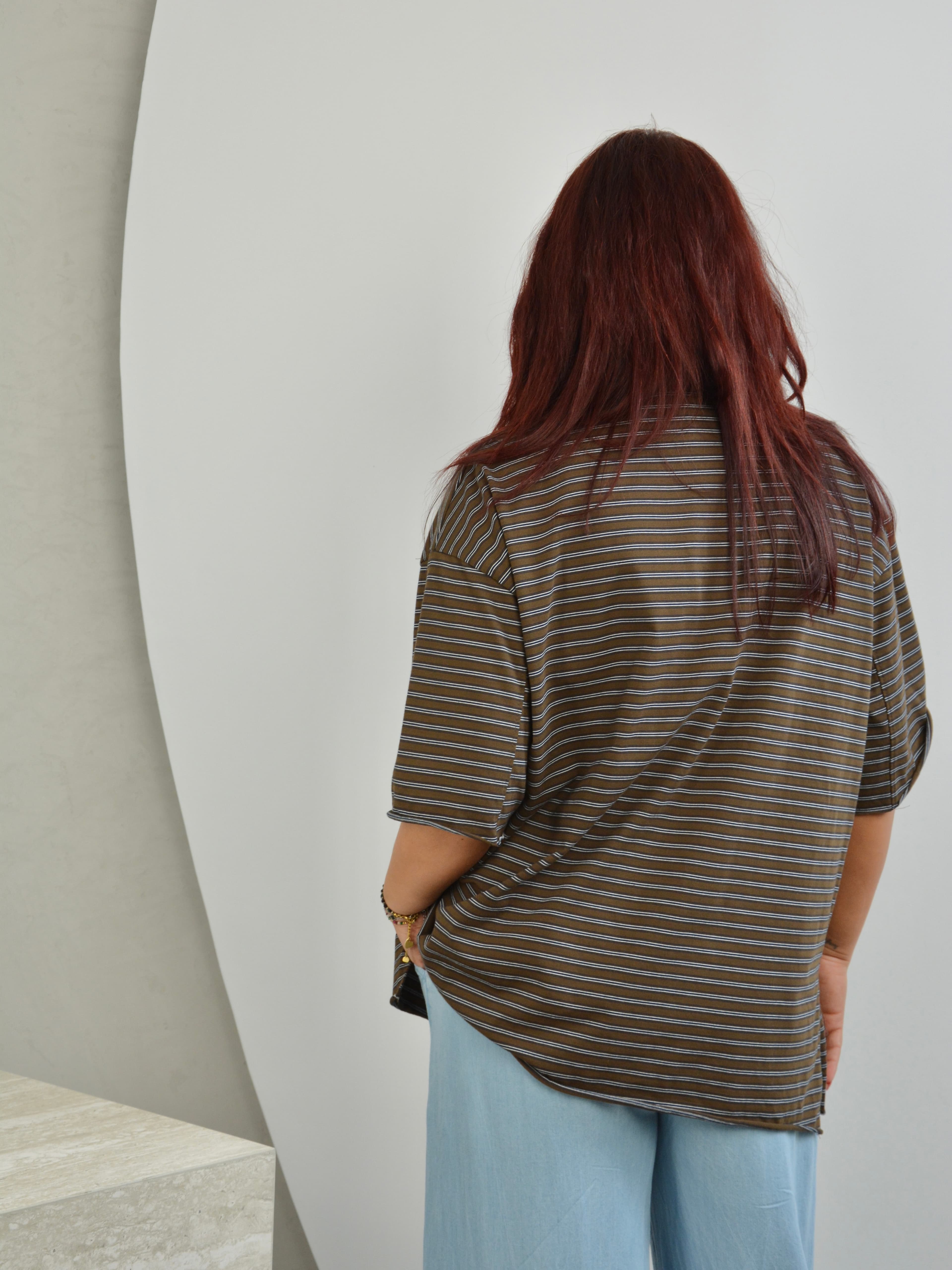 T-shirt w paski cienkie