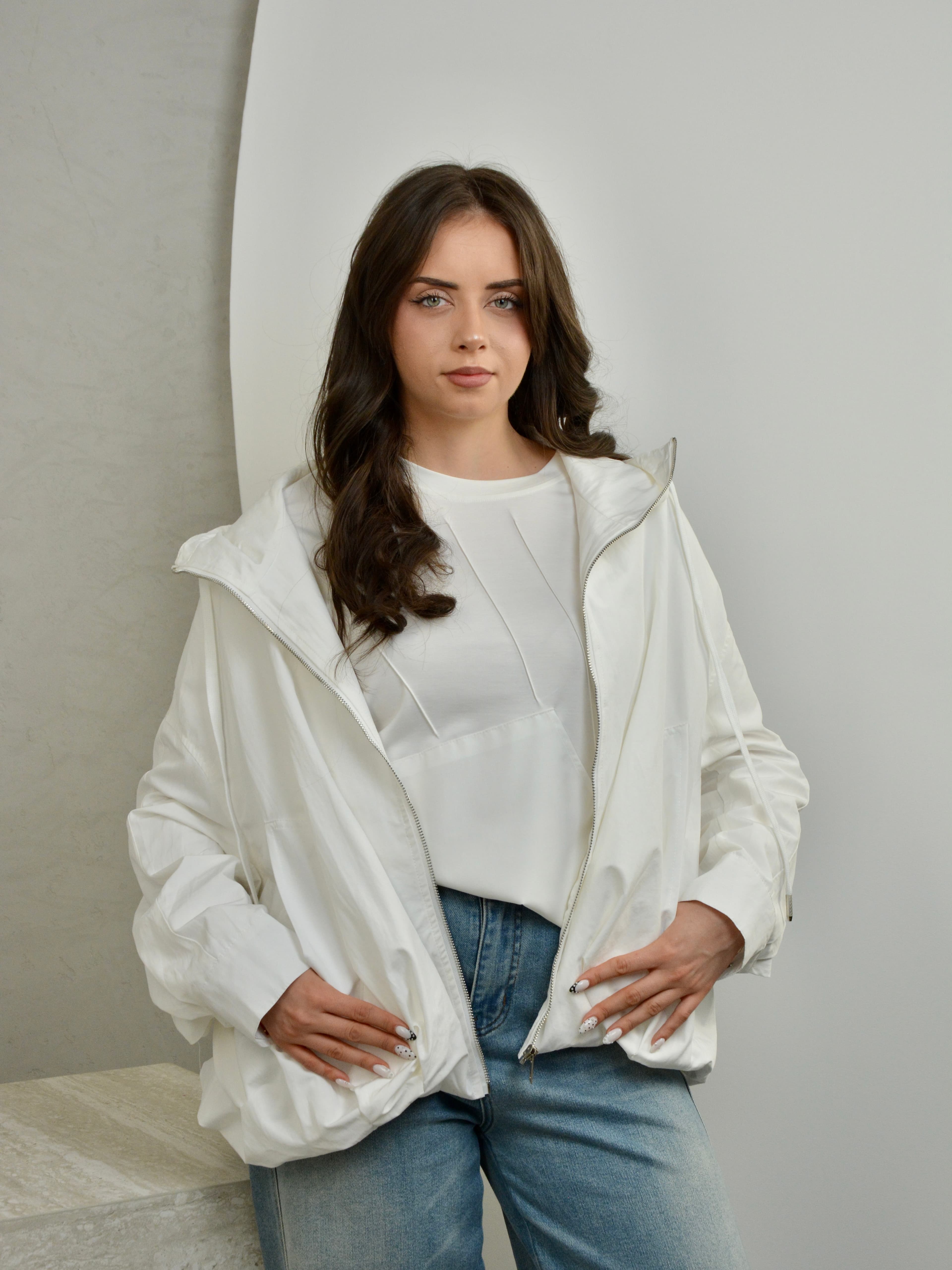 Kurtka wiatrówka z kapturem