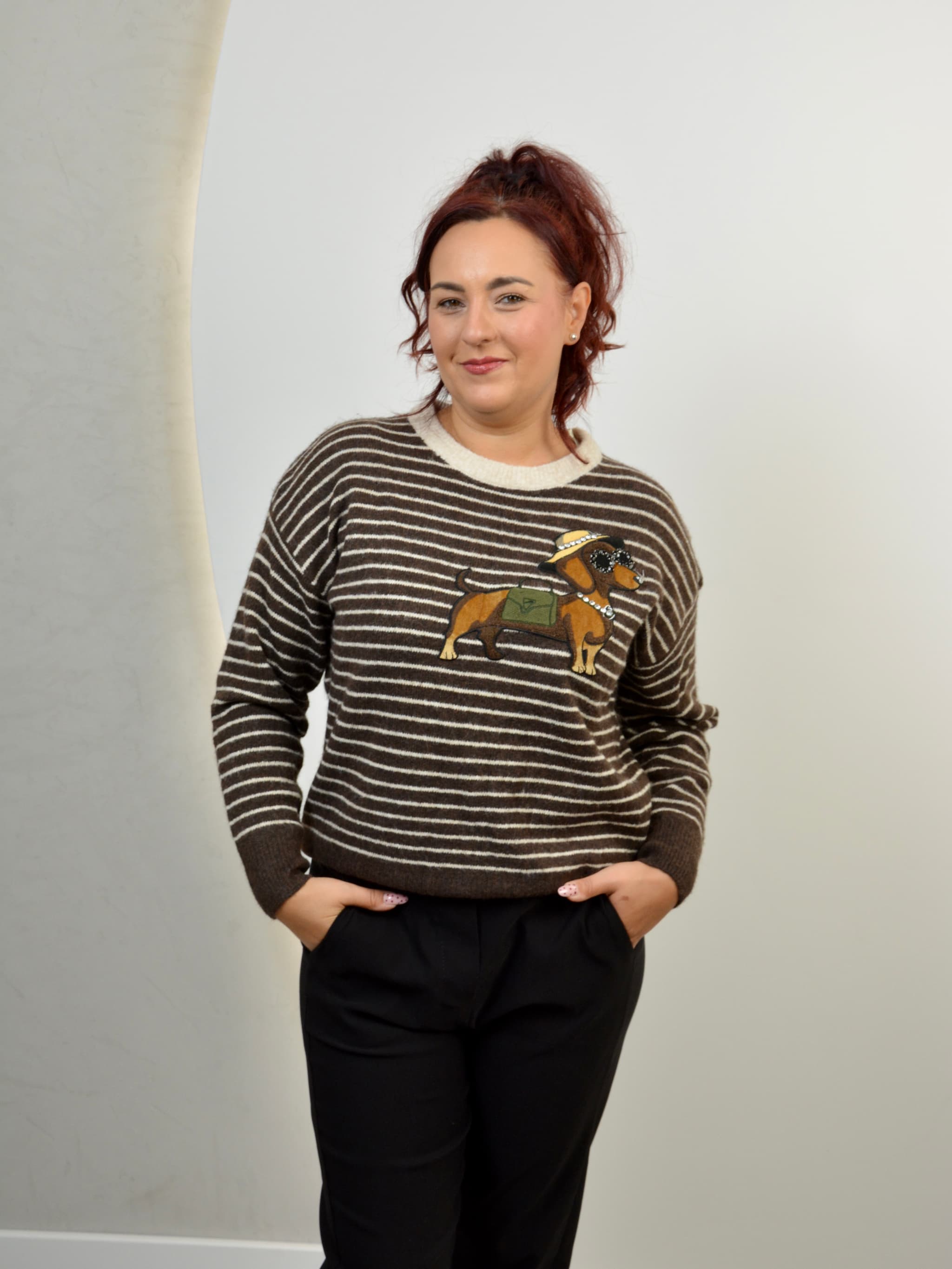 Sweter w paski z jamnikiem
