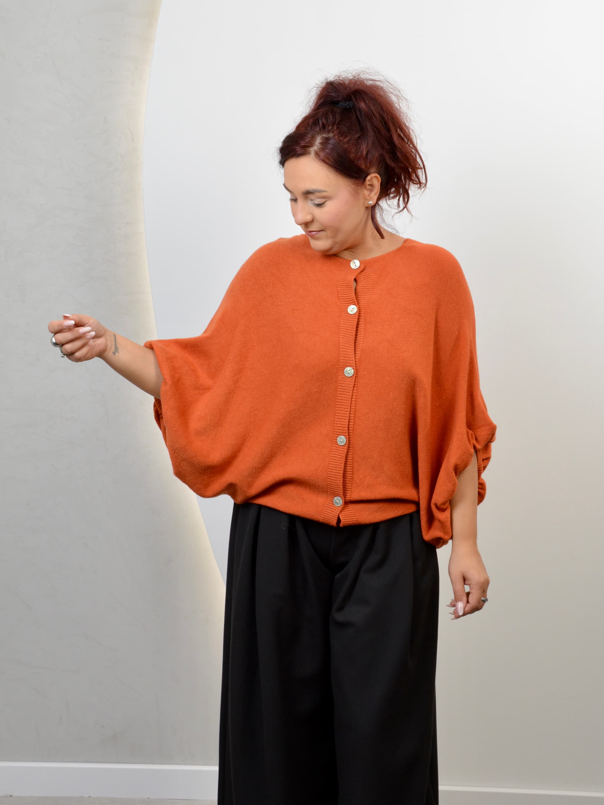 Sweter włoski z guzikami