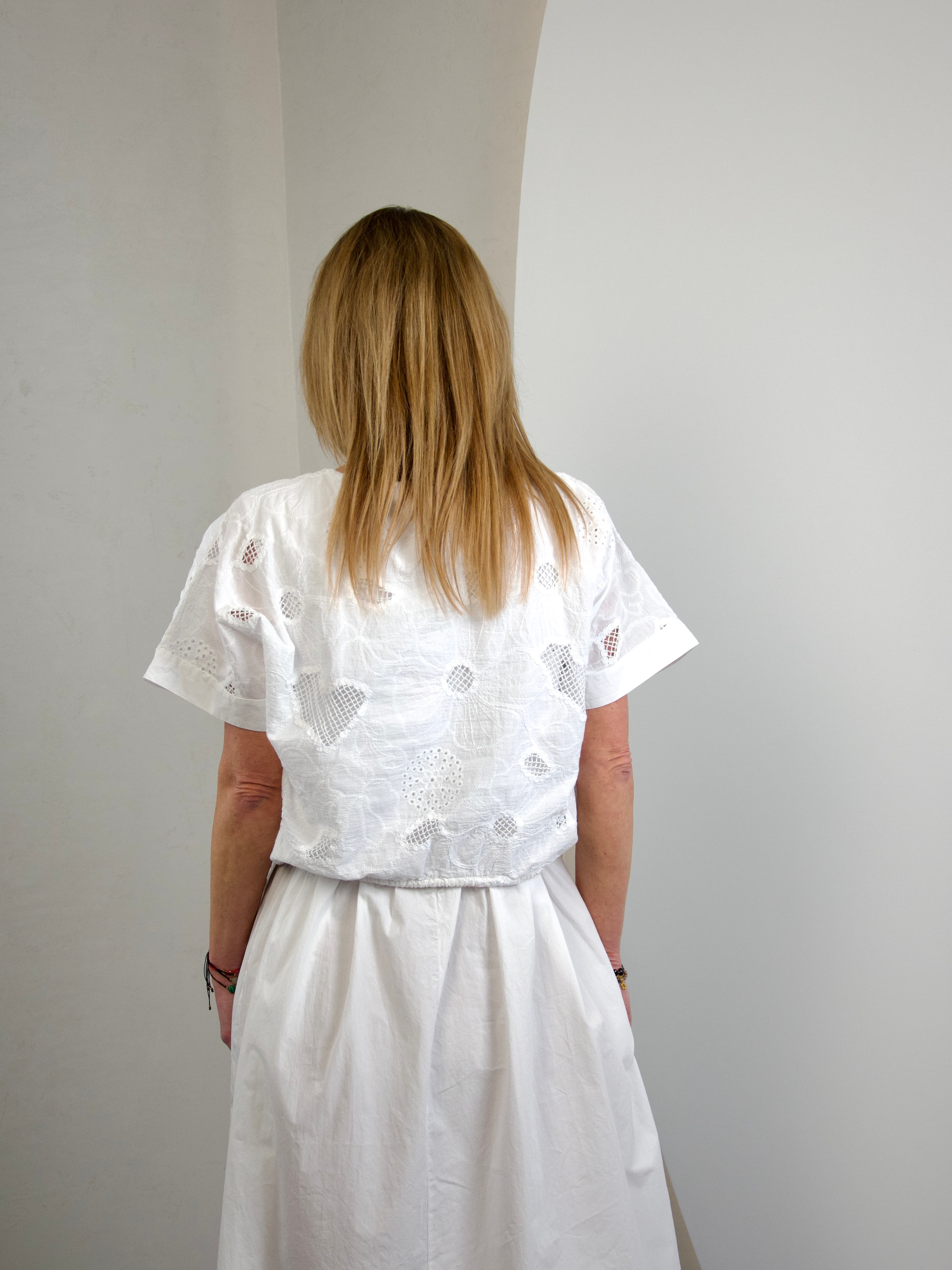 Dress with sewn-in flowers