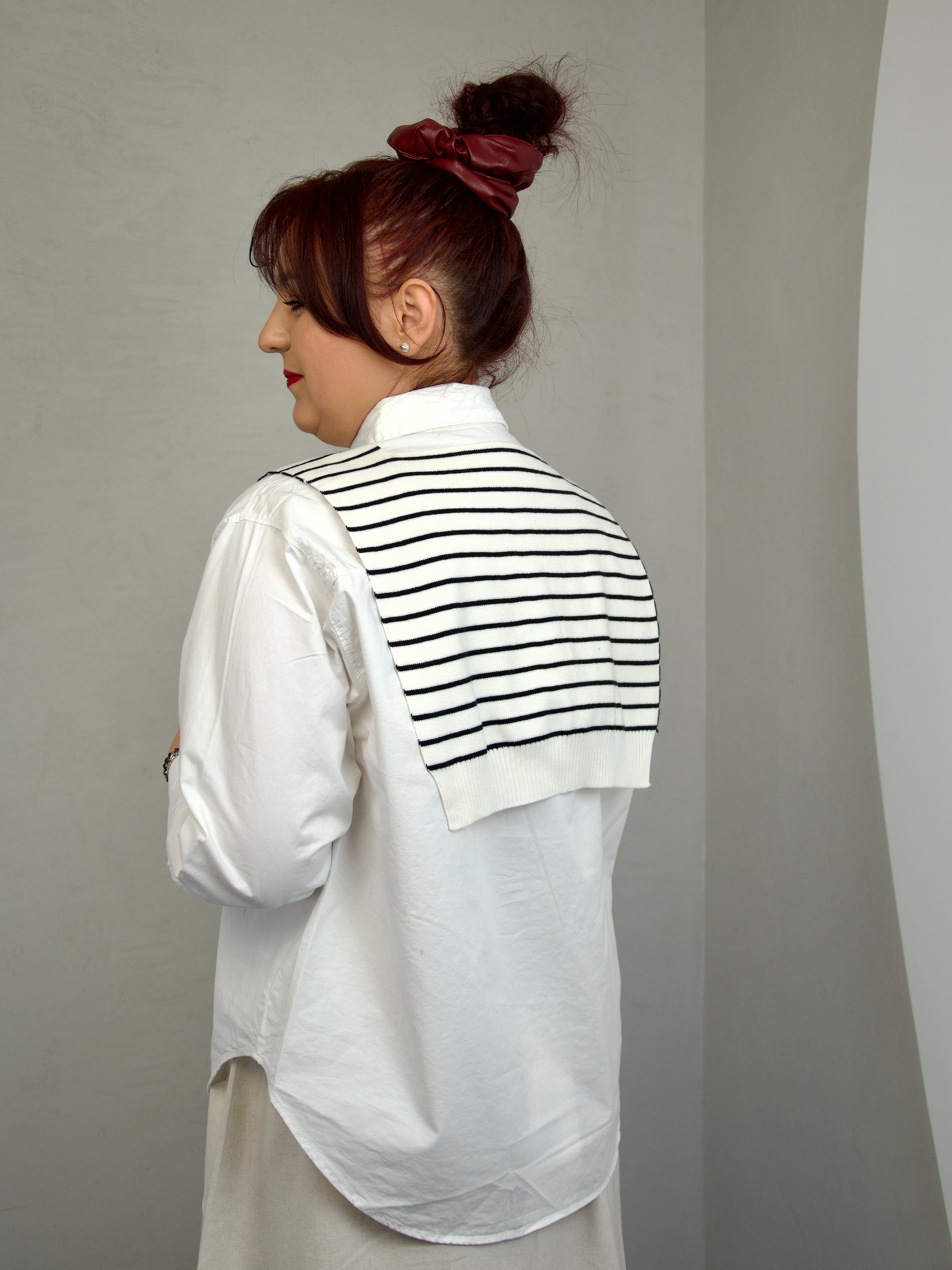 Koszula z dzianinową narzutką