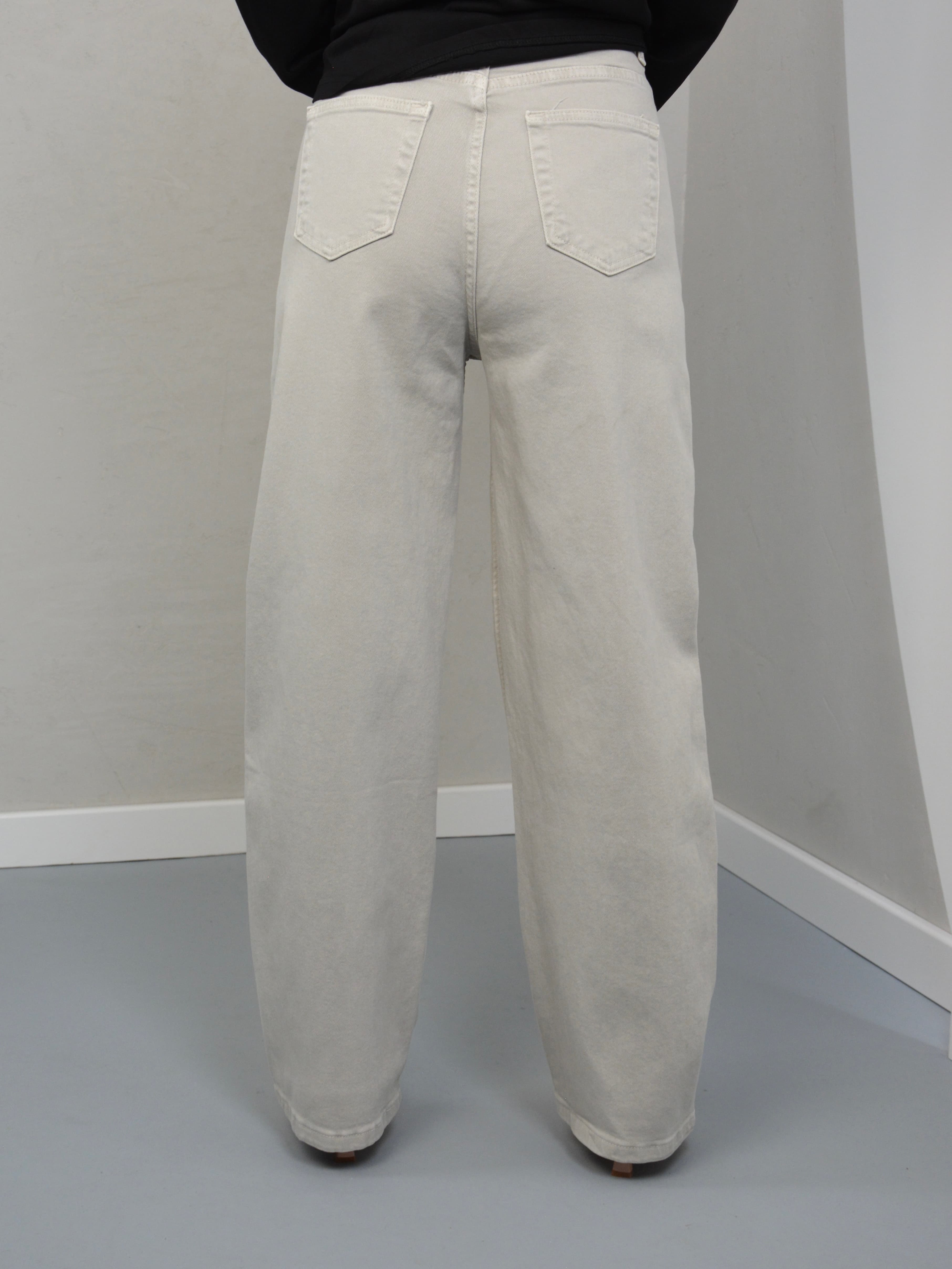 Spodnie jeansowe z przeszyciami