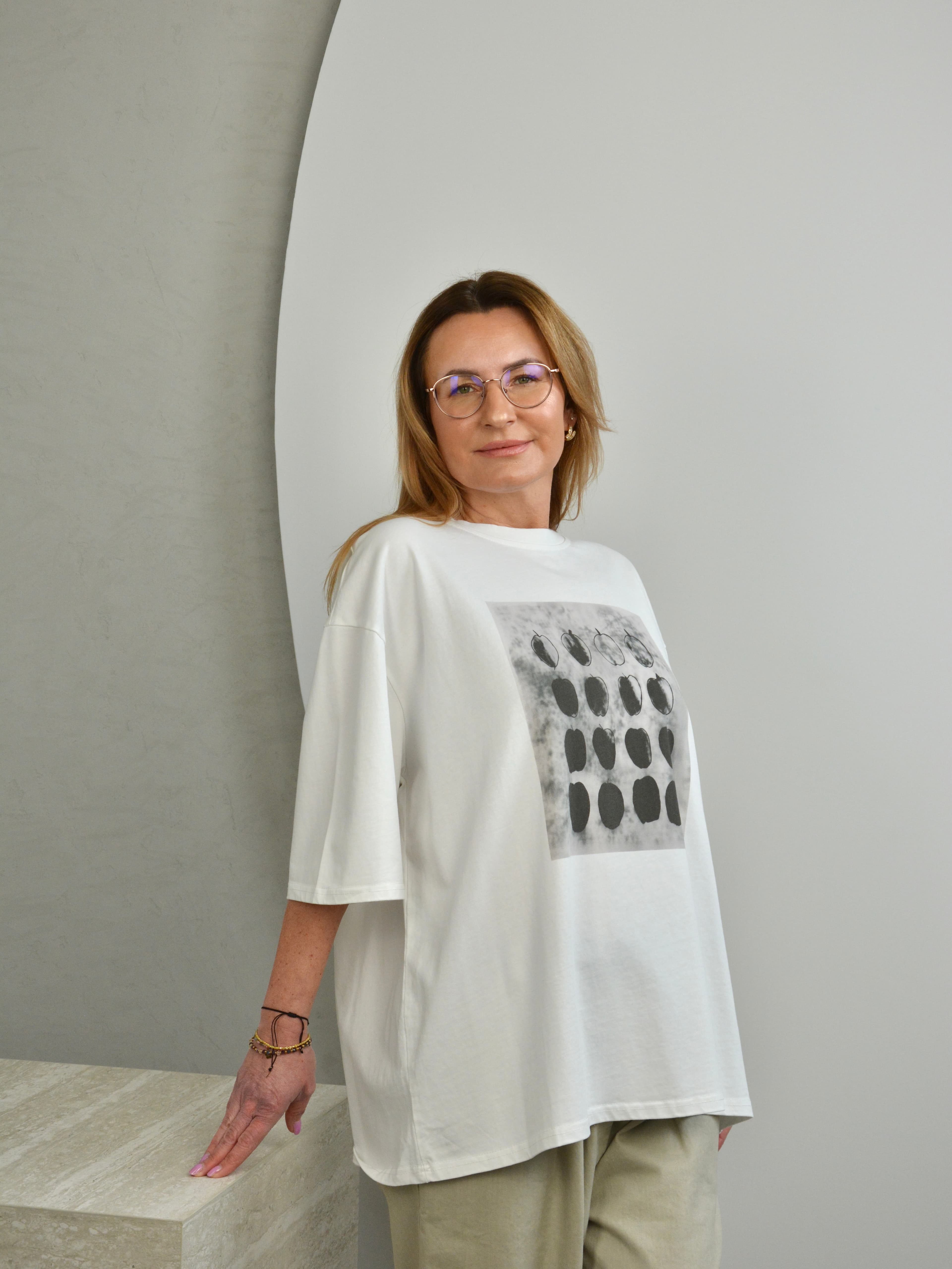 T-shirt z nadrukiem jabłko