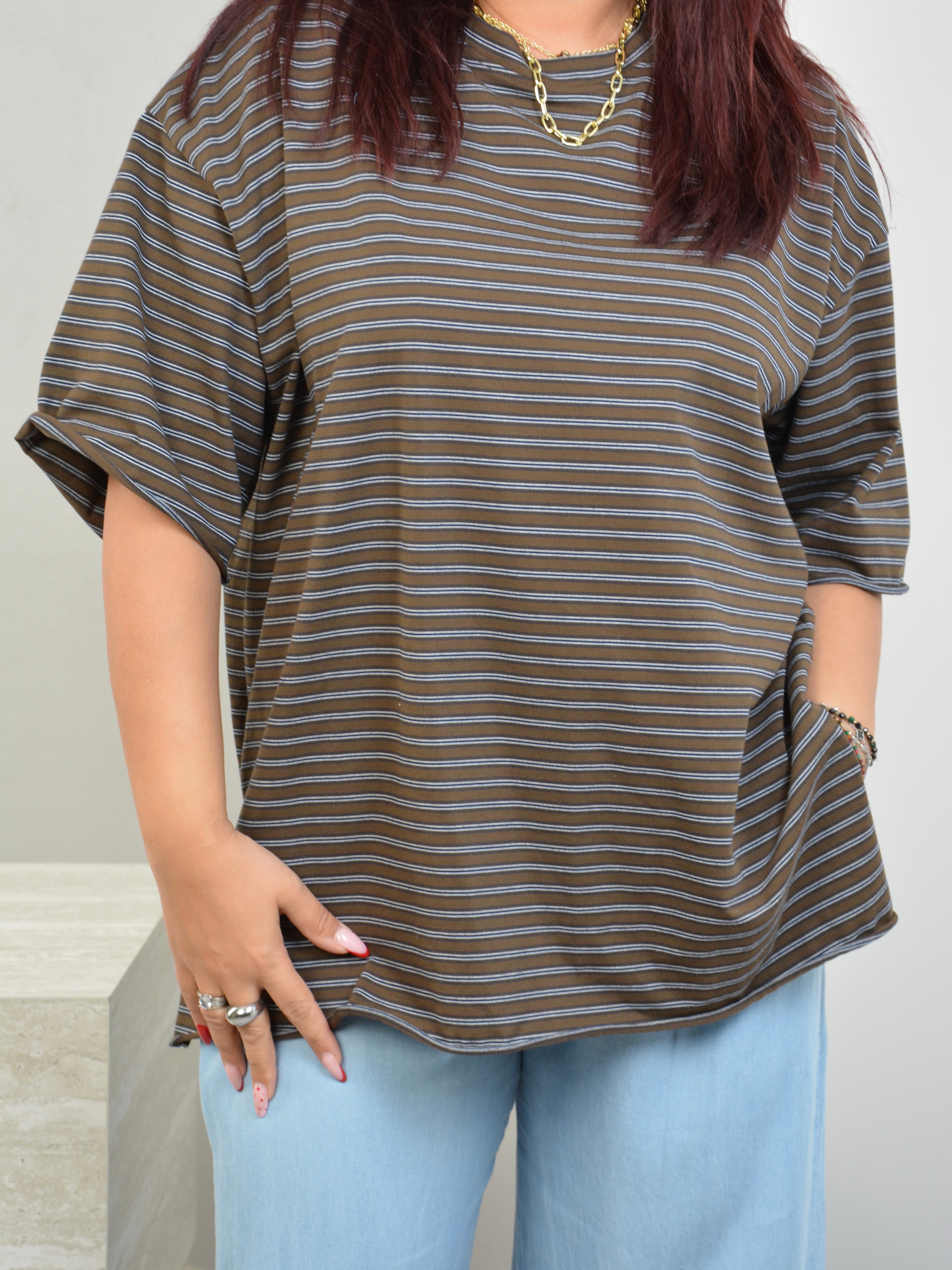 T-shirt w paski cienkie