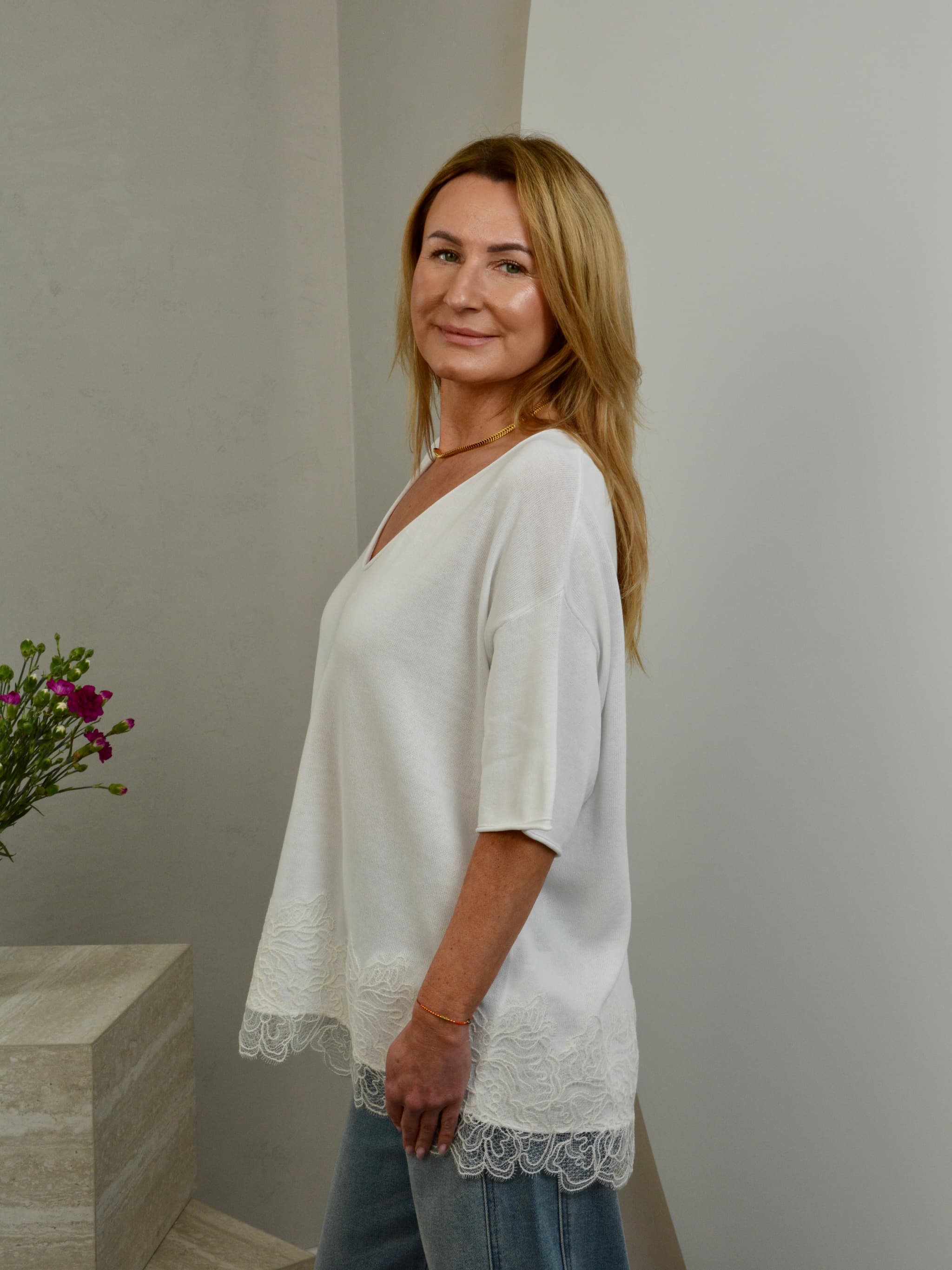 Sweterek letni MUMU 100% Cotton z koronką na dole