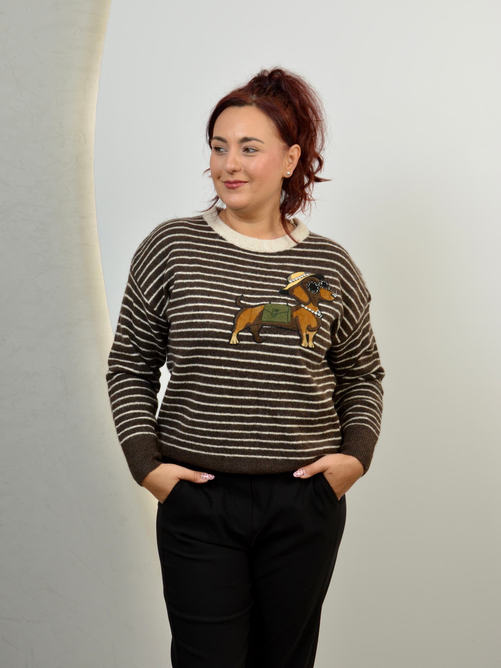Sweter w paski z jamnikiem
