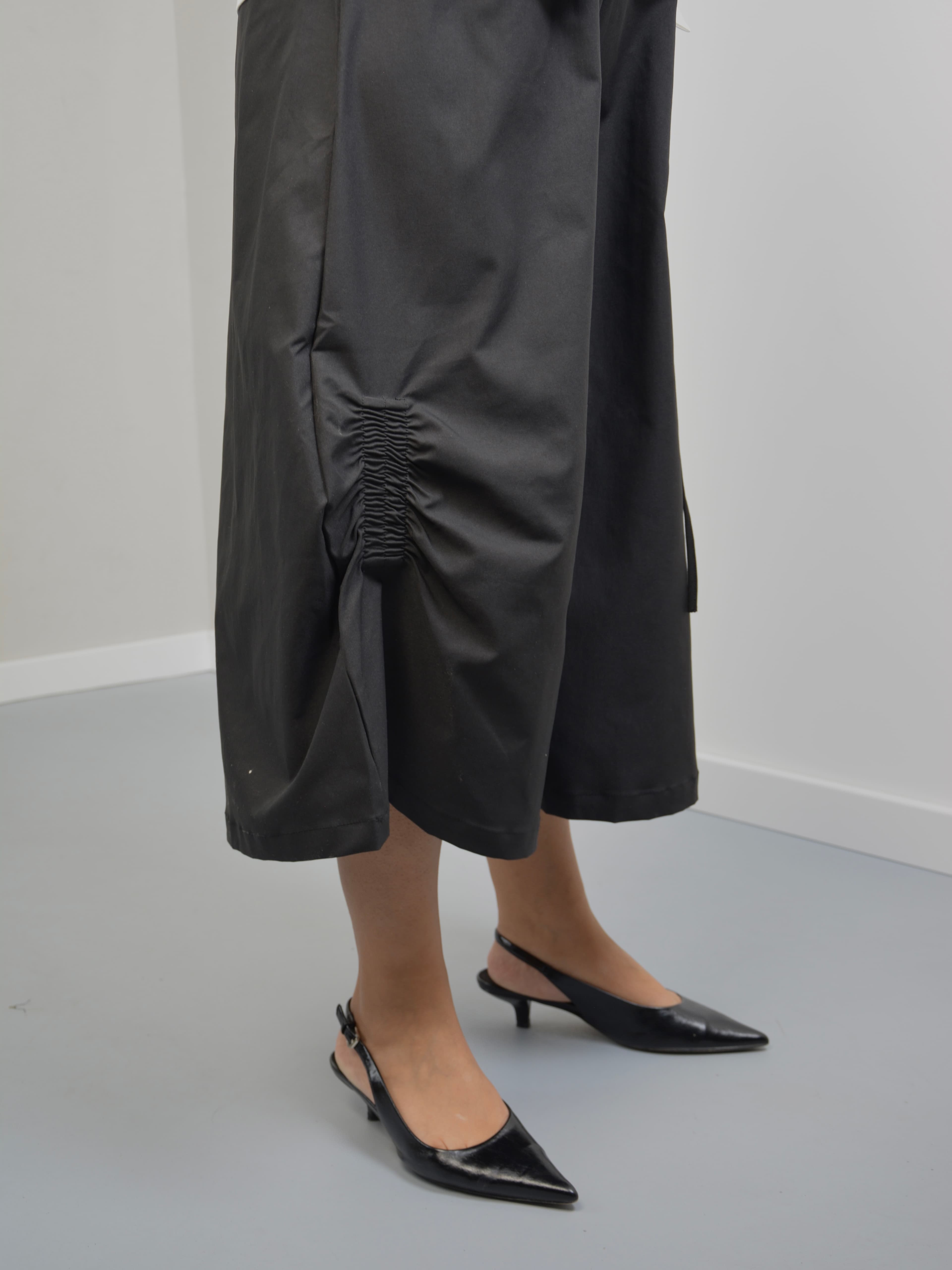 Spodnie z duża kieszenia