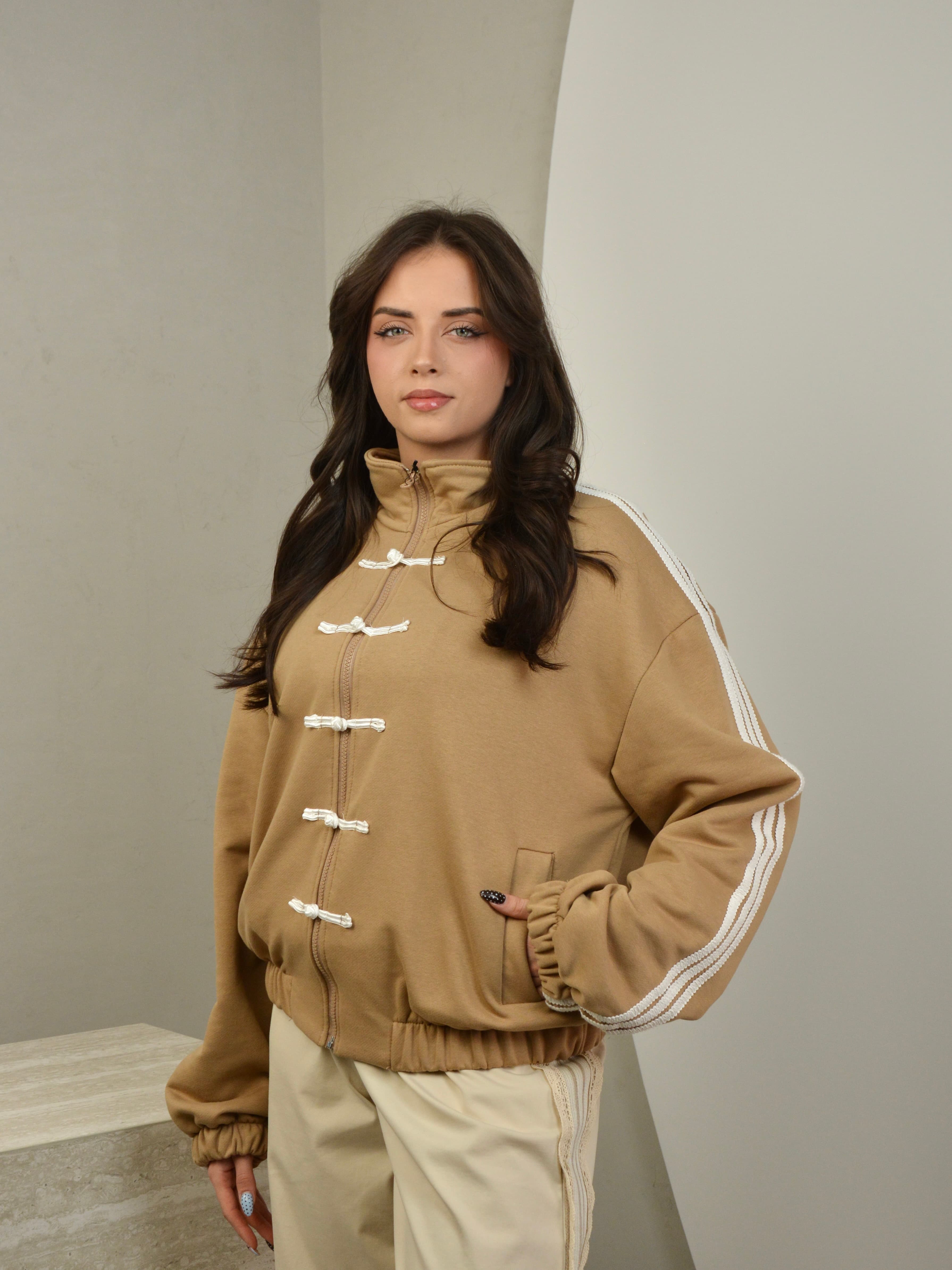 Bluza ze stójką z dodatkiem pasków