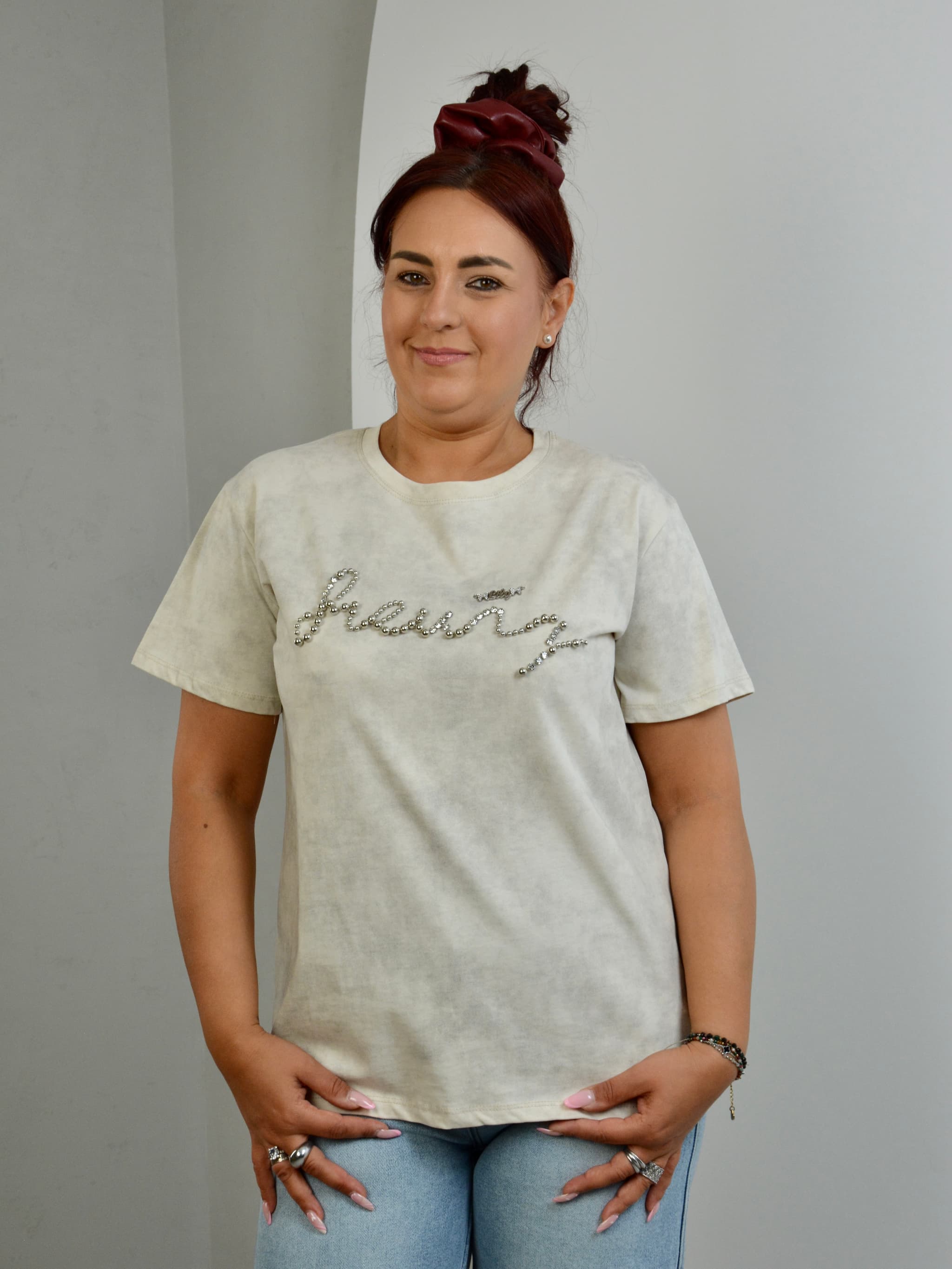 T-shirt  z cyrkonowym napisem