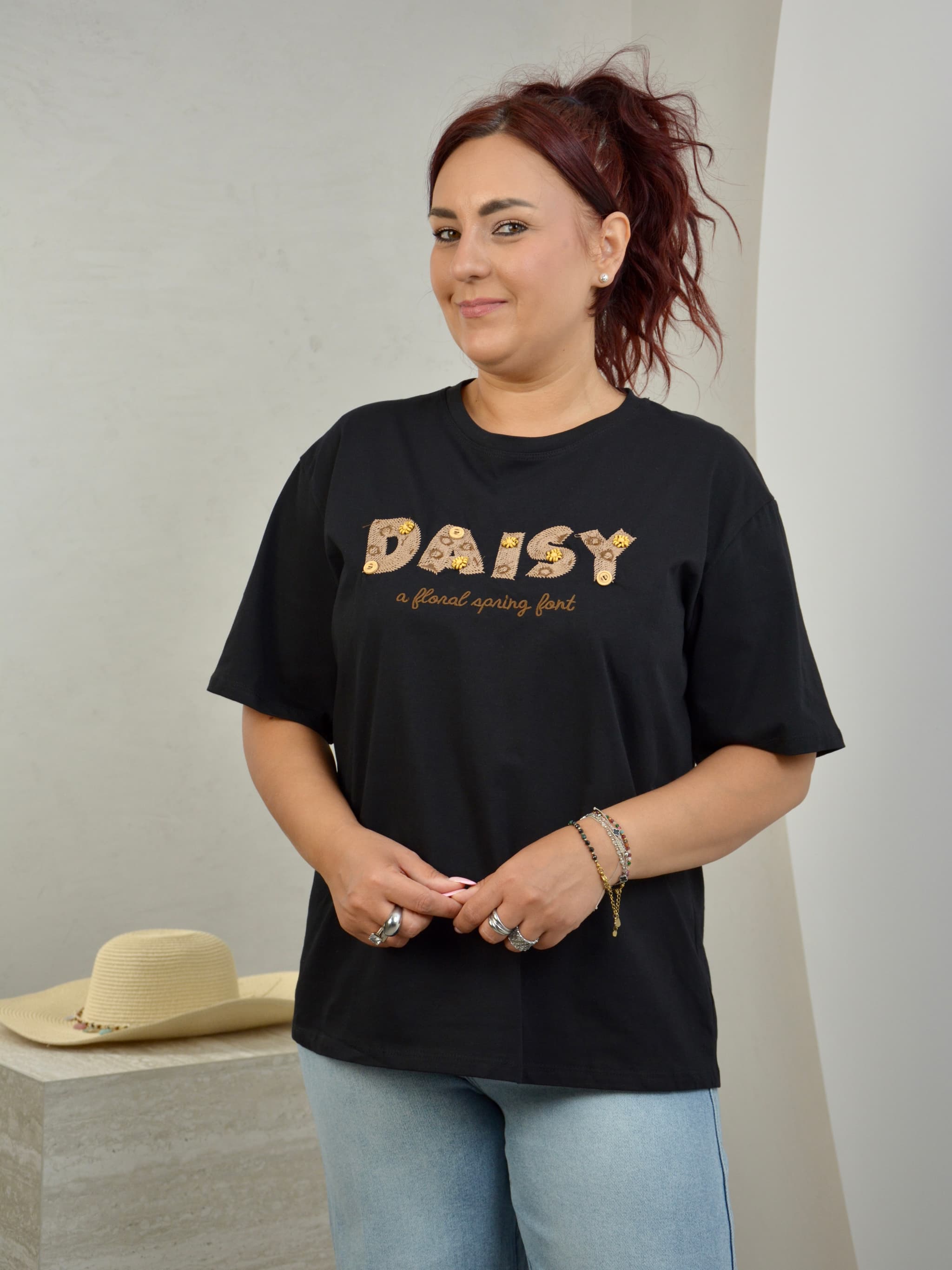 T-shirt ze sznureczkowym napisem DAISY