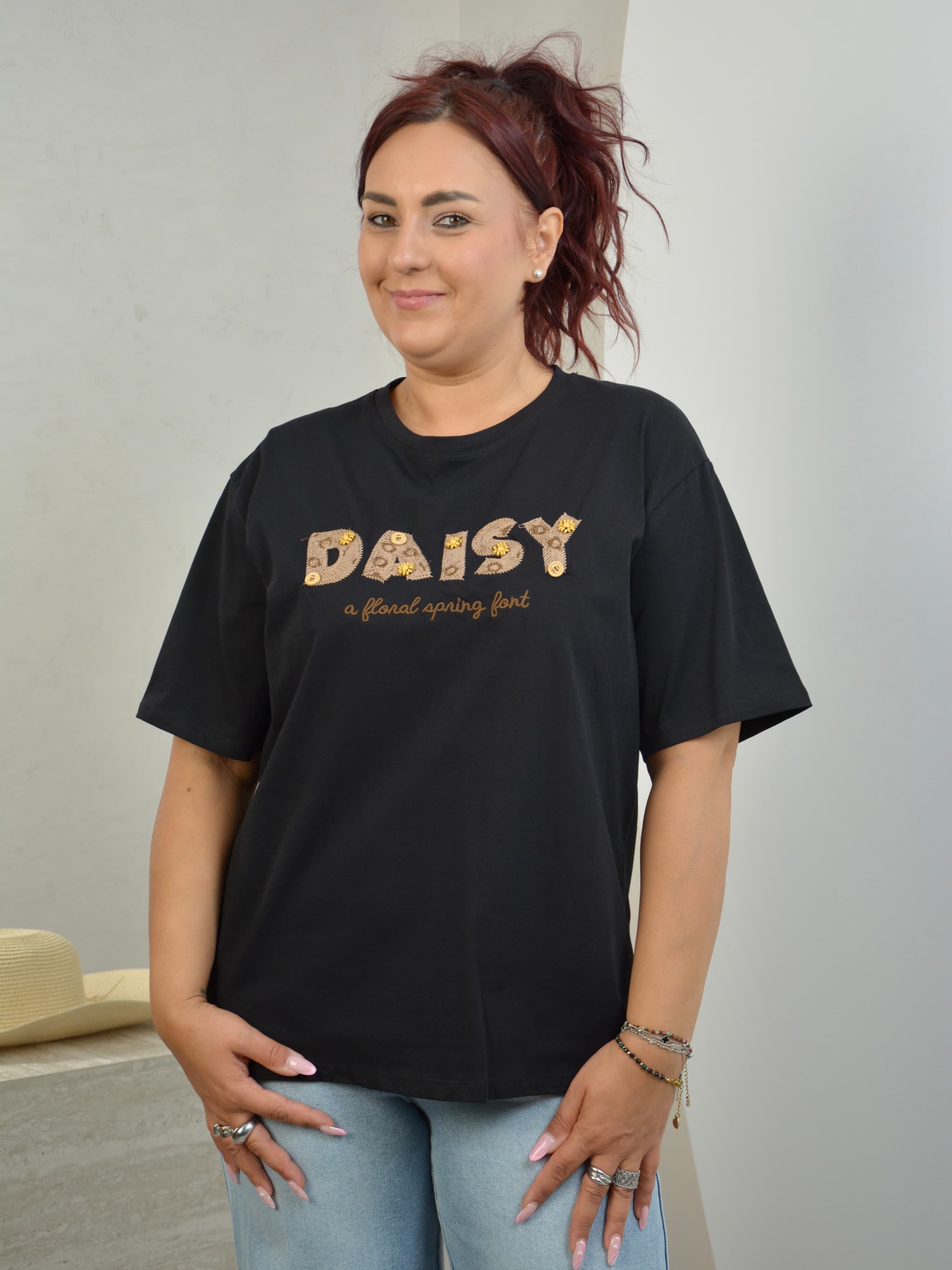 T-shirt ze sznureczkowym napisem DAISY