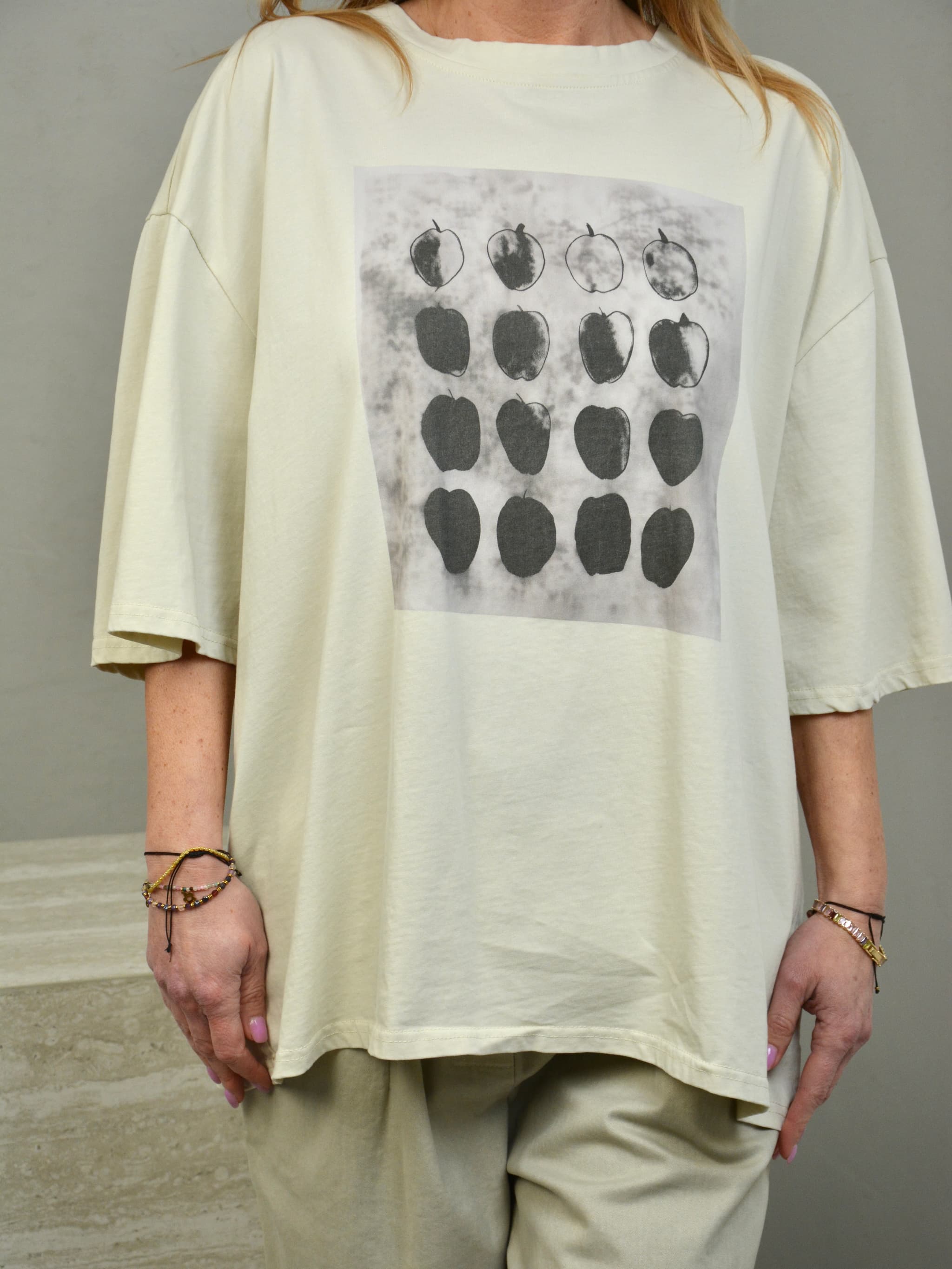 T-shirt z nadrukiem jabłko