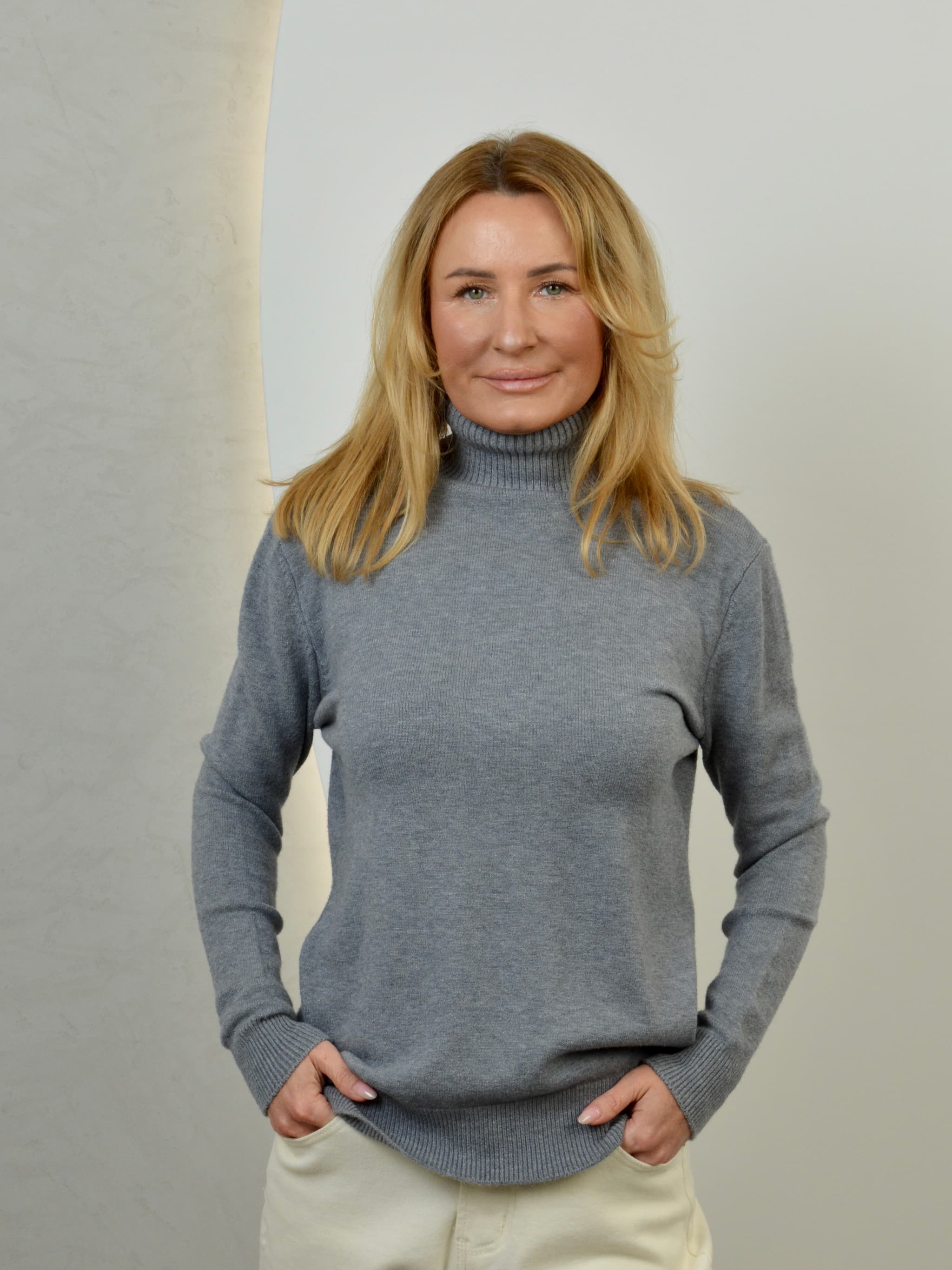 Sweter gładki golf