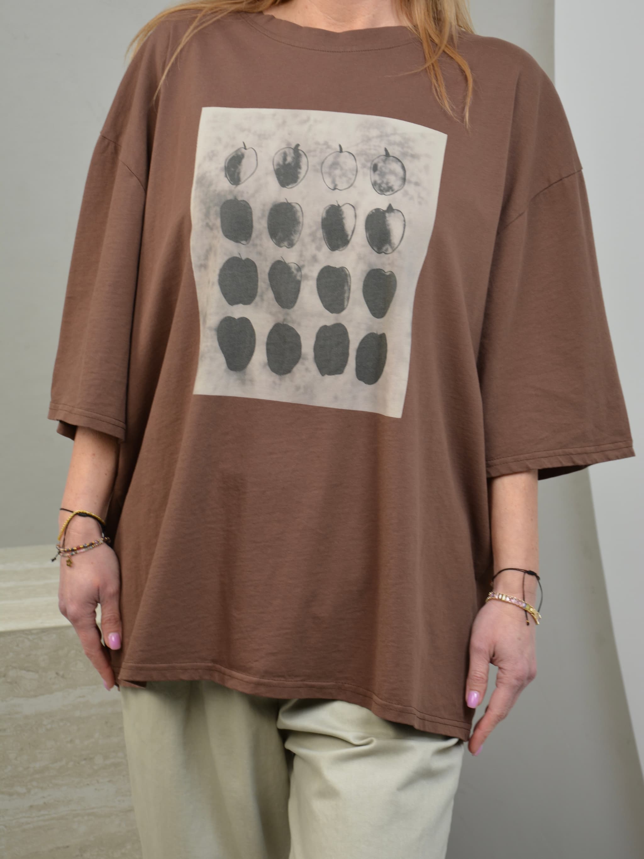 T-shirt z nadrukiem jabłko