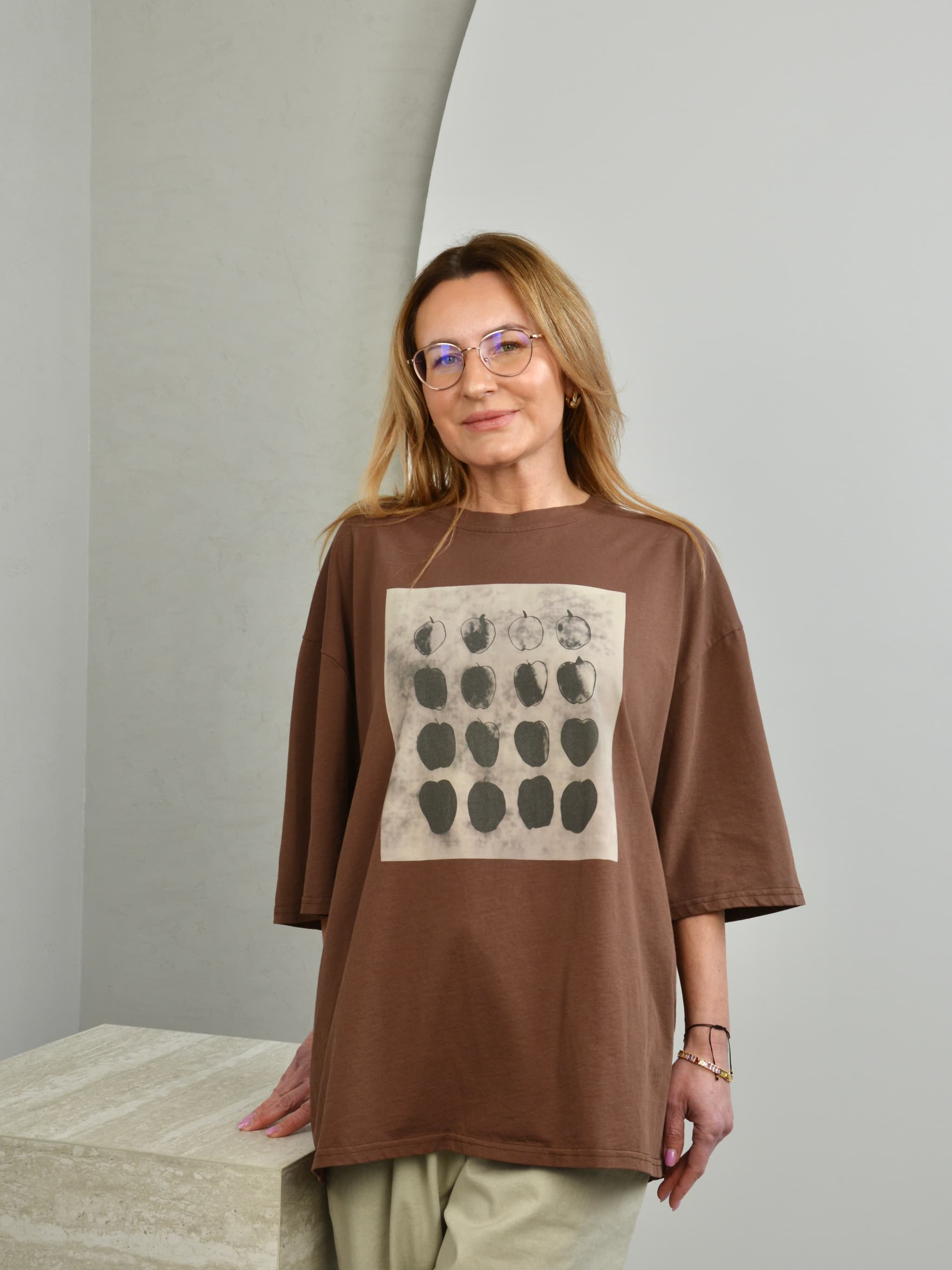 T-shirt z nadrukiem jabłko