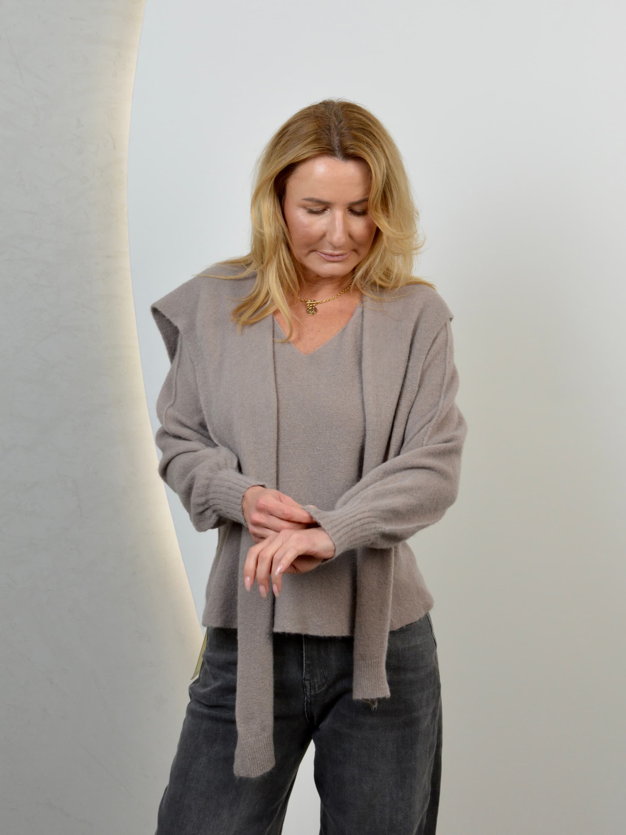 Sweter klasyczny bezszwowy  z narzutką